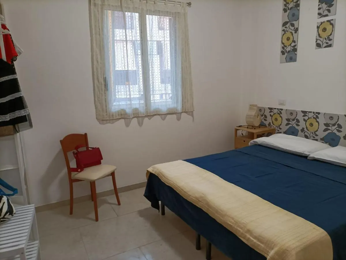 Casa Vacanze Il Giardino Dei Girasoli Marina di Ragusa 0*,  Italië