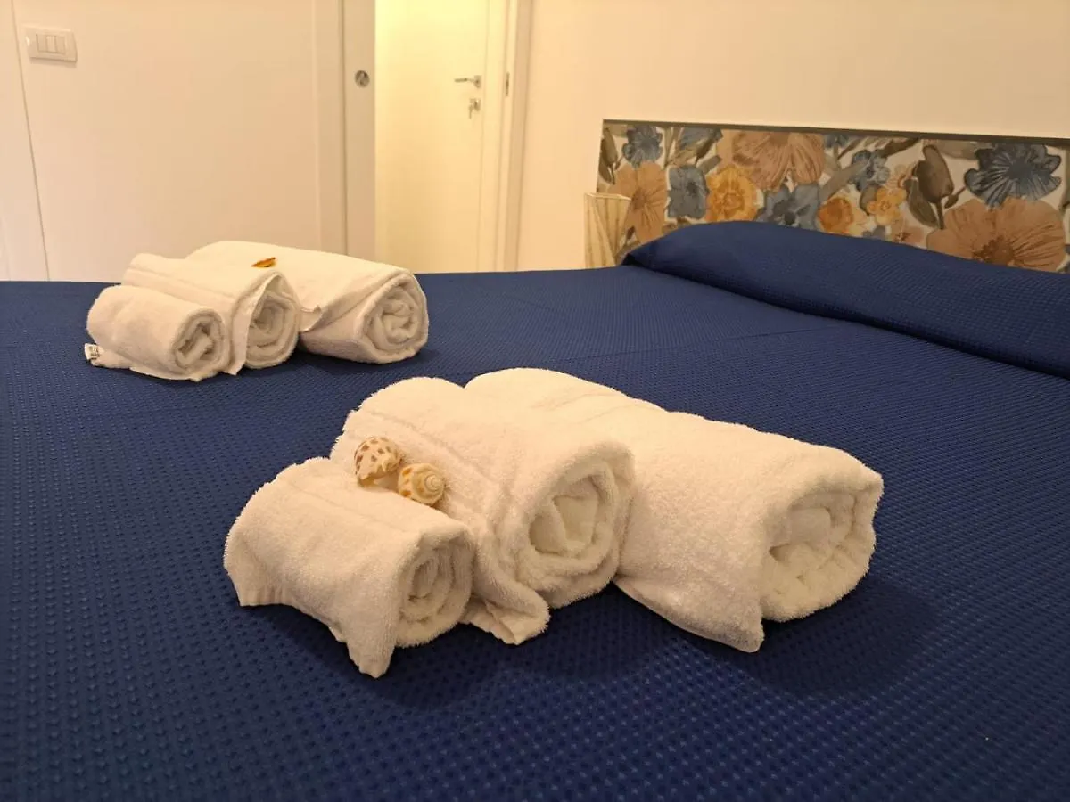 Apartment Casa Vacanze Il Giardino Dei Girasoli Marina di Ragusa Italy