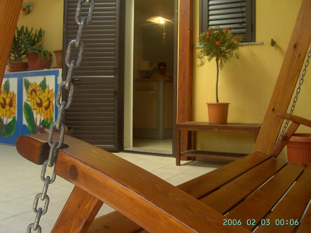 Casa Vacanze Il Giardino Dei Girasoli Marina di Ragusa 0*,  Italia